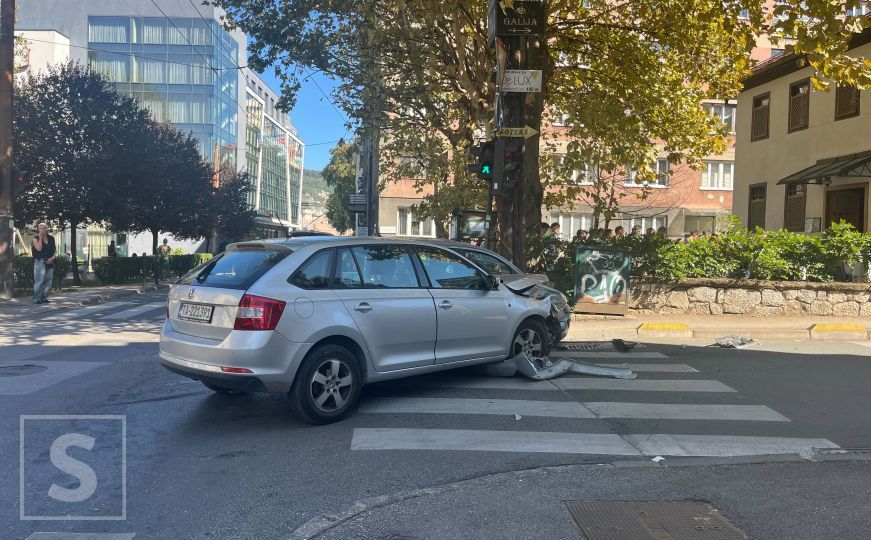 Saobraćajna nezgoda u Sarajevu: Učestvovala dva vozila, jedno italijanskih registarskih oznaka