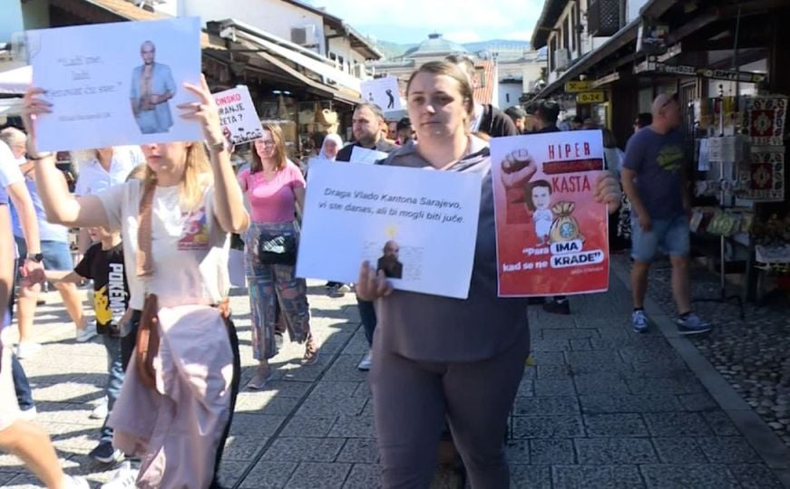 Mladi u Sarajevu održali još jedne proteste i najavili kolektivnu tužbu: "Para ima kad se ne krade"