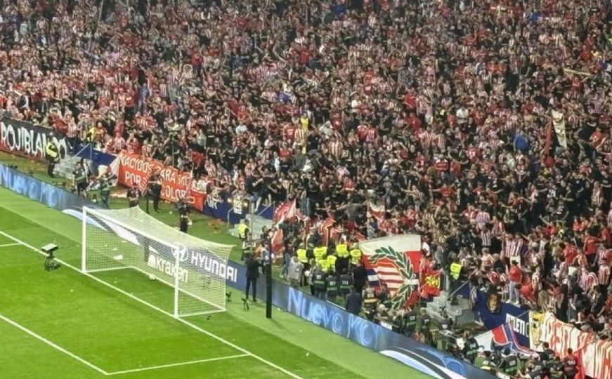 Madridski derbi prekinut nakon ispada navijača Atletica: Pogledajte šta se dešavalo