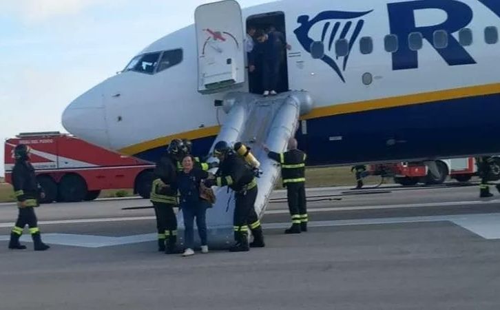 Nova drama sa Ryanairovim avionom: Zapalio se motor, evakuisane 184 osobe