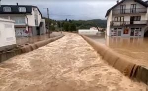 Apokaliptične scene u Kiseljaku: Kroz ulice prolazi vodena bujica, pogledajte snimak