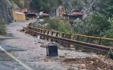 Strašne scene iz Jablanice: Poznati restoran neprepoznatljiv, željeznička pruga visi u zraku