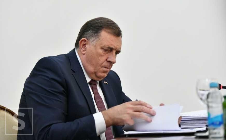 Dodik uplatio 250.000 KM općinama u FBiH za pomoć nakon katastrofalnih poplava