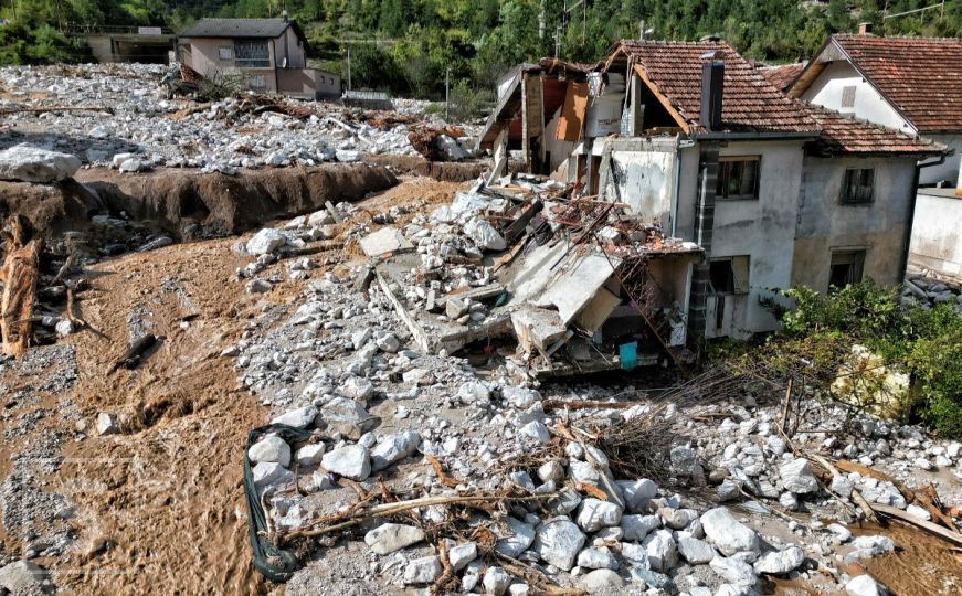 Humanost na djelu građana: Za nekoliko sati prikupljeno 160.000 KM za pomoć ugroženima u poplavama