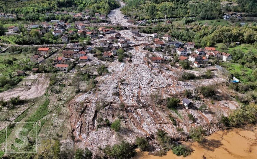 Hrvatski Crveni krst pokrenuo akciju za stanovništvo u BiH pogođeno poplavama