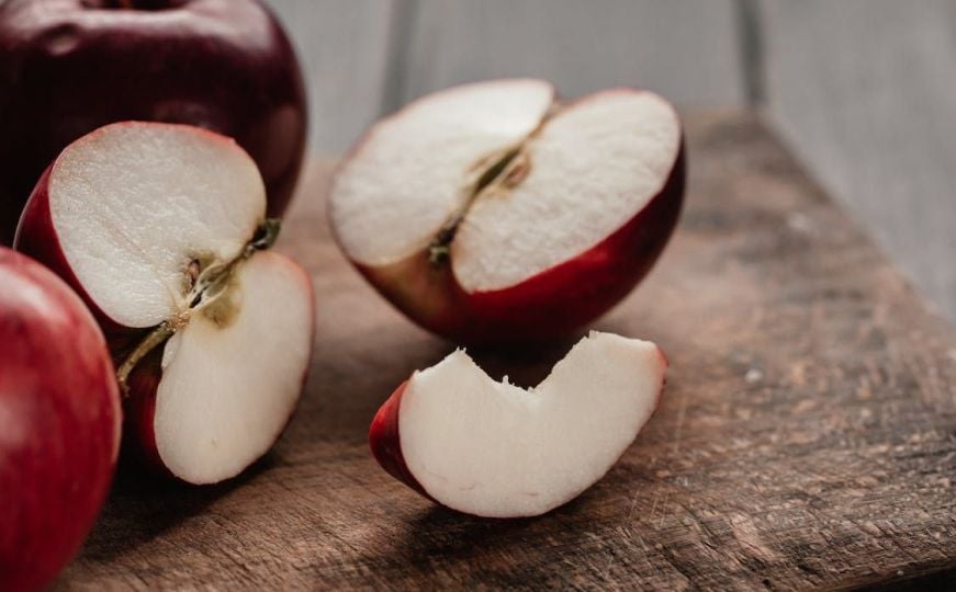 Ne bacajte ovaj dio jabuke: Sadrži najviše vitamina i vlakana