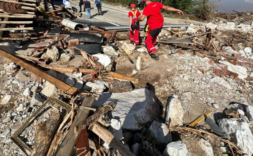 Susjedi dolaze da pomognu: HGSS poslao tim u BiH u unesrećena područja