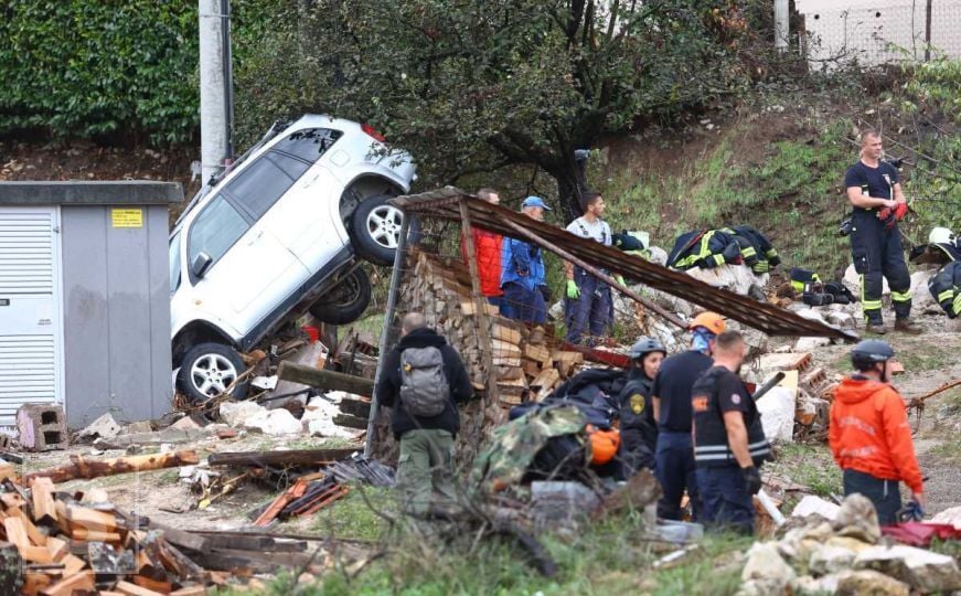 Pogledajte kako pripadnici OSBiH pomažu u otklanjaju posljedica razornih poplava i klizišta u BiH