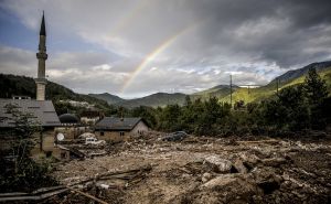 Simbol nade u teškim vremenima: Duga iznad minareta potopljene džamije u Donjoj Jablanici