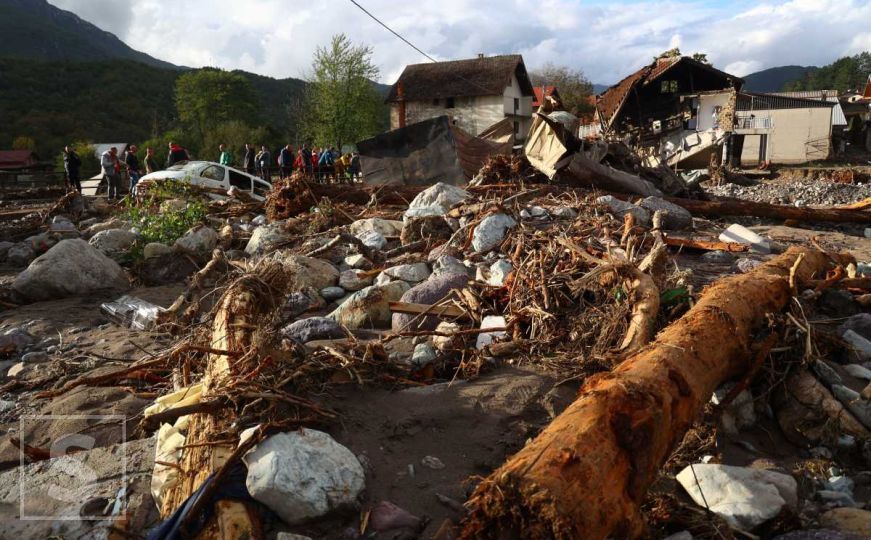 Poplave u BiH: U više od 10 sela pomoć još nije došla zbog ogromnih šteta na putevima