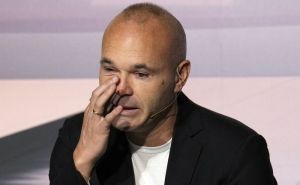 Iniesta zaplakao na oproštaju od fudbala: "Nikada nisam mislio da će doći ovaj dan"