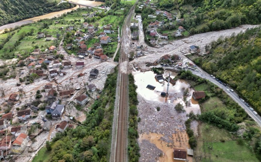 Užasne posljedice poplava u BiH: Pogledajte dramatične snimke iz zraka