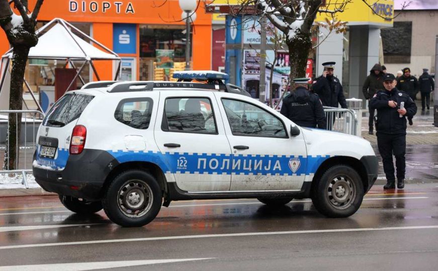 Velika potraga u BiH: Majka tvrdi da je kćerka ušla u automobil ispred škole i nestala?