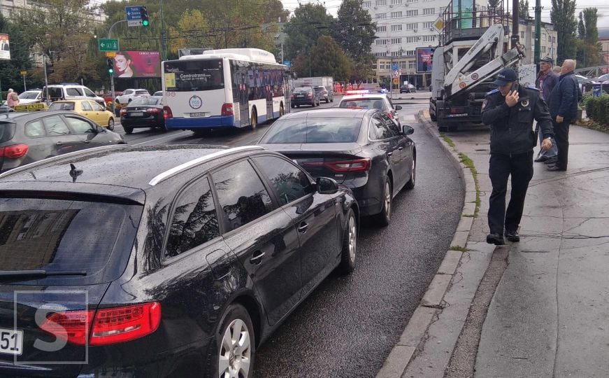 Pogledajte fotografije udesa zbog kojeg je prekinut tramvajski saobraćaj u cijelom gradu