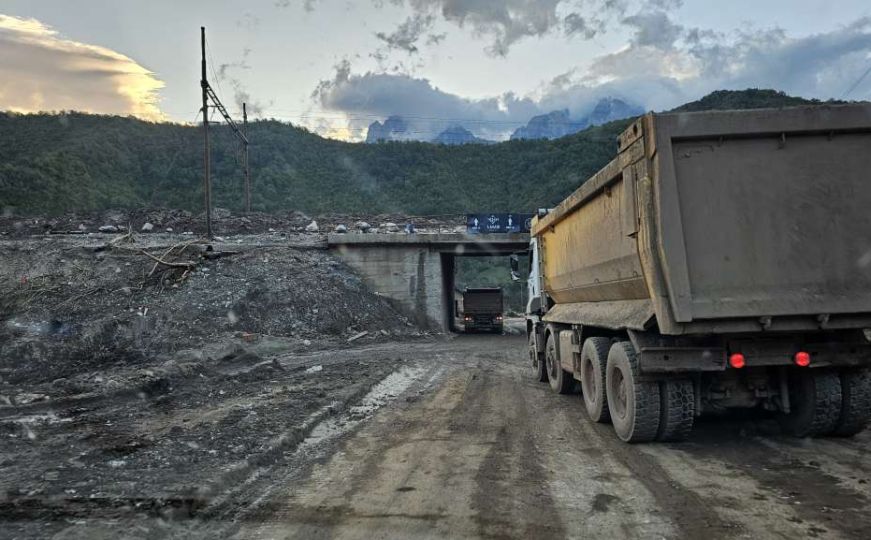 Potraga još uvijek traje: Spasilački timovi pretražuju ugrožena područja u Jablanici i Konjicu