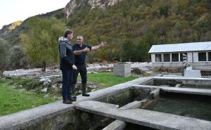 Kemal Hrnjić u posjeti poplavama uništenoj ribljoj farmi: 'Neophodna sanacija za spas proizvodnje'