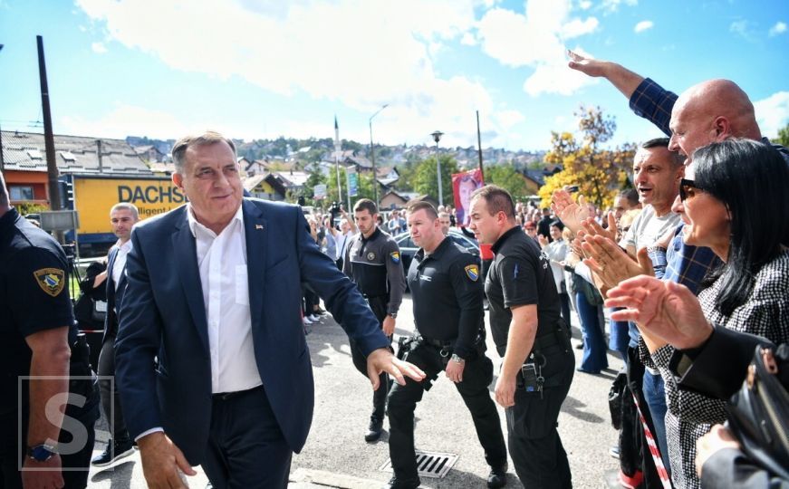 Milorad Dodik stigao na Sud BiH: Veliki broj pristalica se okupio