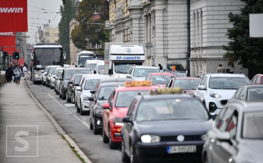 Radovi uzrokovali novi saobraćajni kolaps: Ogromne gužve prema Baščaršiji