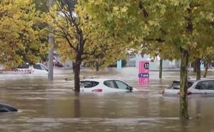 Velike poplave pogodile europski grad: Bujica nosila automobile