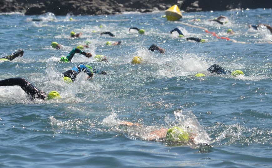 Tragedija u Hrvatskoj: Plivač preminuo na triatlonu, pozlilo mu tokom plivanja