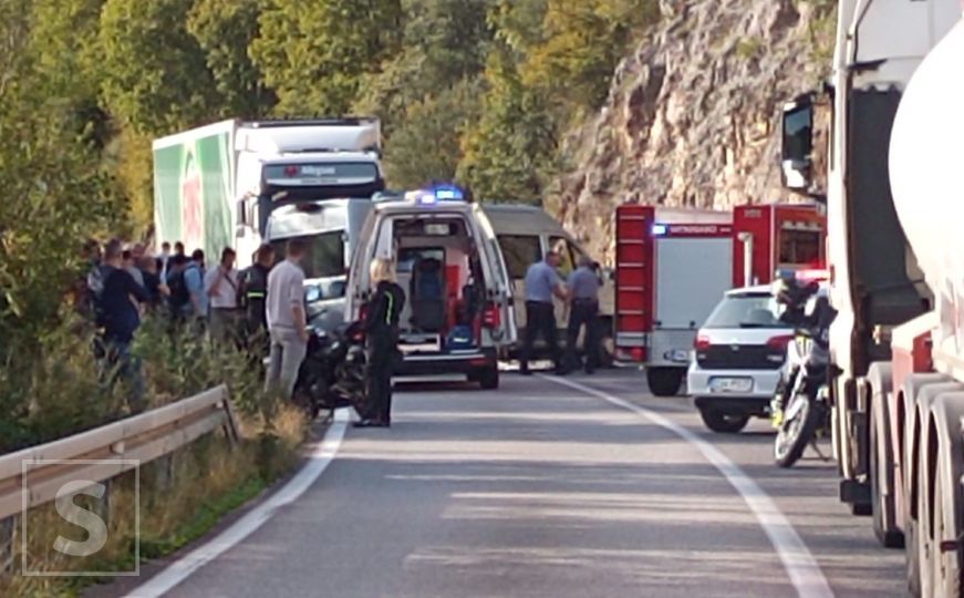 Uznemirujući snimak: Težak sudar na izlazu iz Mostara prema Jablanici