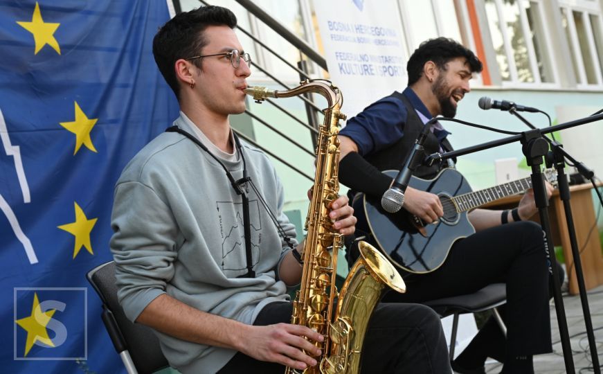 Zvuci bluesa, rocka i jazza: Mirza Sijerčić i Saša Ćirić uljepšali dan Sarajkama i Sarajlijama