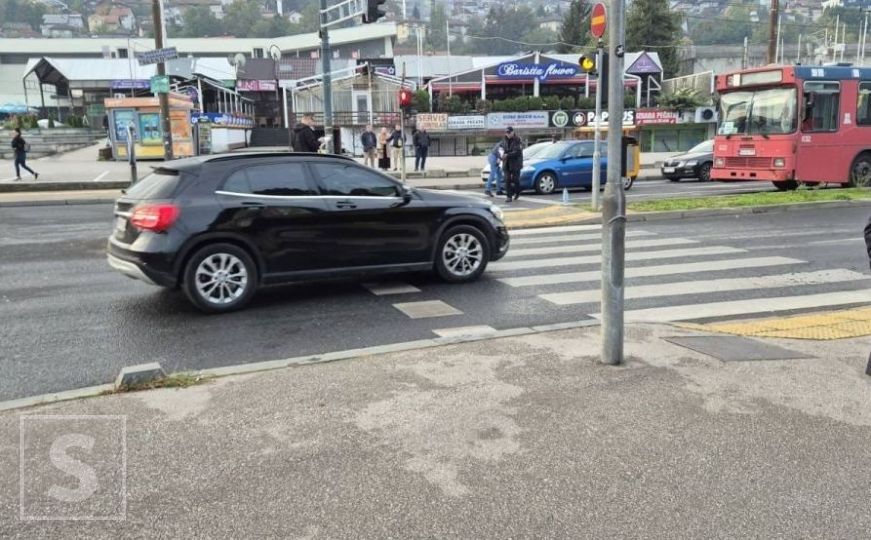 Saobraćajna nesreća u Sarajevu: Povrijeđen pješak, velike gužve u dijelu grada