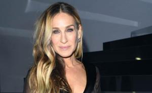 Sarah Jessica Parker postavila plakat Kamale Harris u svom domu