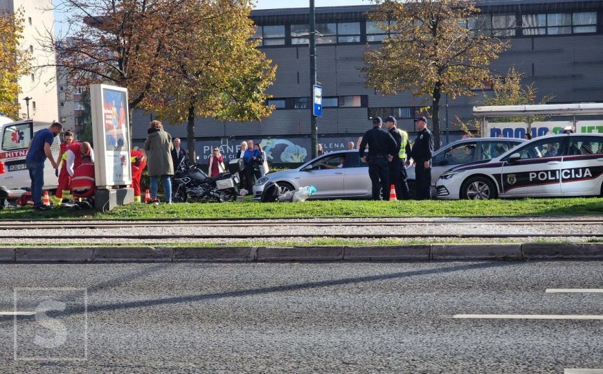 Saobraćajna nesreća na Otoci: Motociklista povrijeđen, saobraćaj otežan