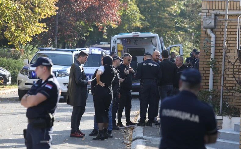 Opsadno stanje u Beogradu: Muškarac pucao na suprugu, sina i kćerku