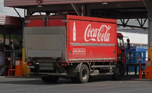 Građani, oprez: Na tržište BiH isporučena Coca-Cola sa komadićima metala!