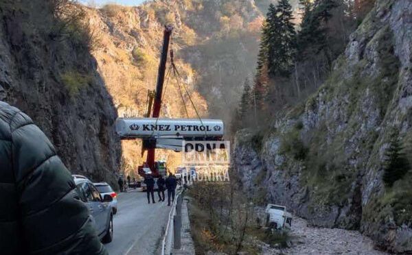 Počelo izvlačenje cisterne iz kanjona rijeke Bistrice: Stvorile se velike gužve na ovoj dionici puta