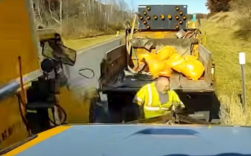 Video koji ledi krv u žilama: Radnik nevjerovatnom reakcijom u zadnjem trenutku prevario smrt