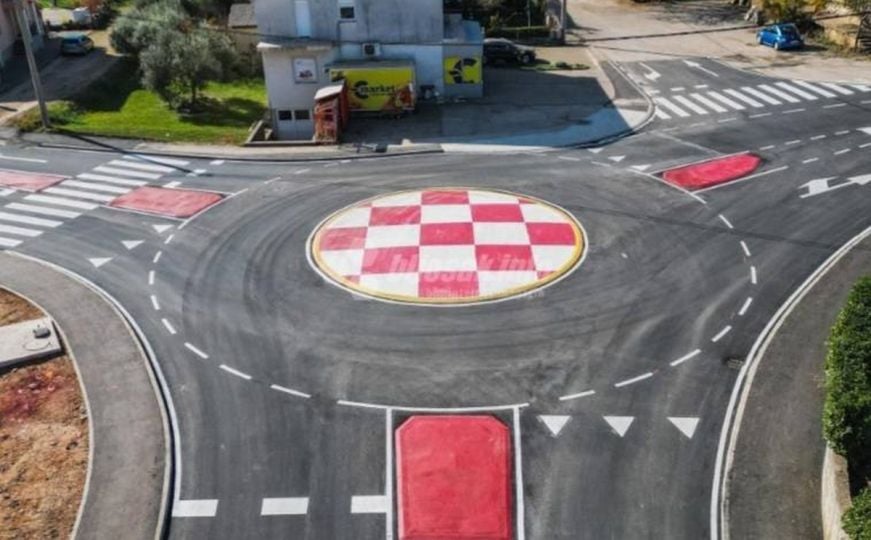 "Ovako će biti širom tzv. 'Herceg-Bosne'": Šahovnica osvanula na kružnom toku u Bosni i Hercegovini