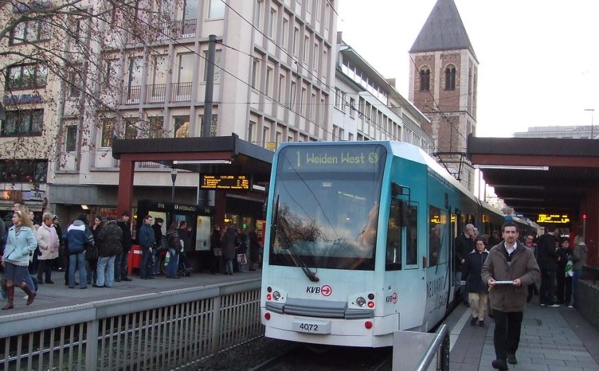 U Njemačkoj uhapšen 47-godišnji Bosanac: Osumnjičen da je džepario penzionere po tramvaju