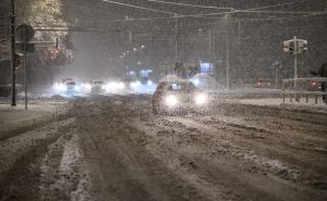 KJKP Rad izašao na teren: Počelo čišćenje snijegom prekrivenih ulica u Sarajevu