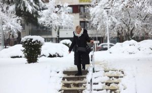 Pogledajte kako su građani dočekali snježno jutro u Sarajevu