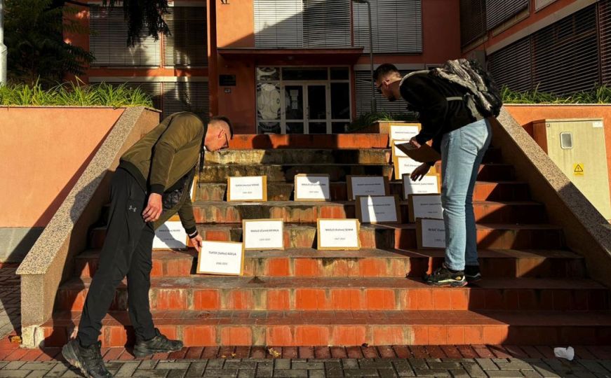 Postavljena imena stradalih u poplavama na ulazu u Tužilaštvo HNK