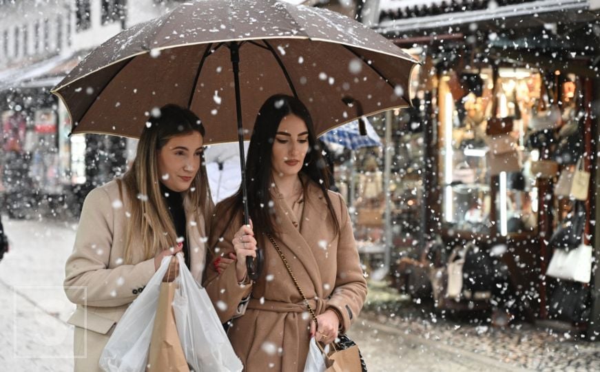 Pada snijeg u Sarajevu: Prošetajte s nama ulicama grada i uživajte u plesu pahulja