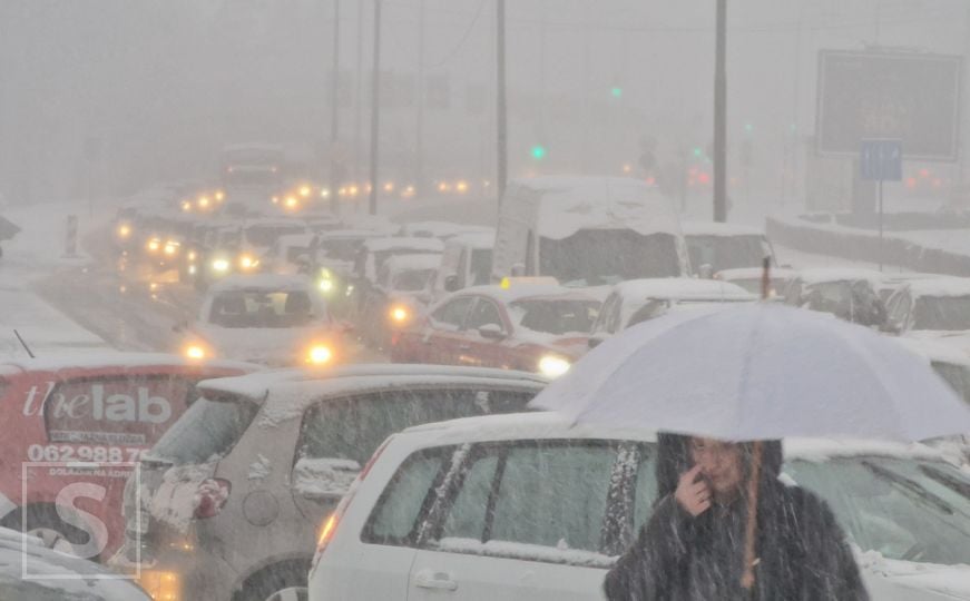 Saobraćajni kolaps u Sarajevu: Brojni problemi za vozila i pješake