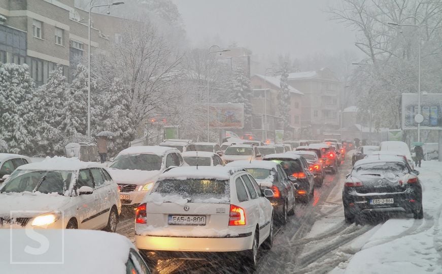 Teško stanje na putevima širom BiH: Zatvorena jedna traka na dionici autoputa