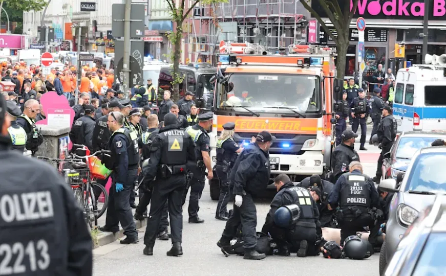 Agresivni Bosanac u Njemačkoj: Vrijeđao i povrijedio dvojicu policajaca, razbio vlastito vozilo