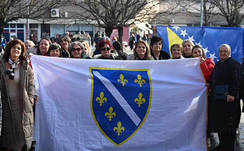 Ovo su žene koje su nosile zastave RBiH i BiH u Banjoj Luci. Jedna je kažnjena