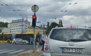 Na glavnoj raskrsnici u Sarajevu se pokvario trolejbus, stvorile se ogromne gužve   