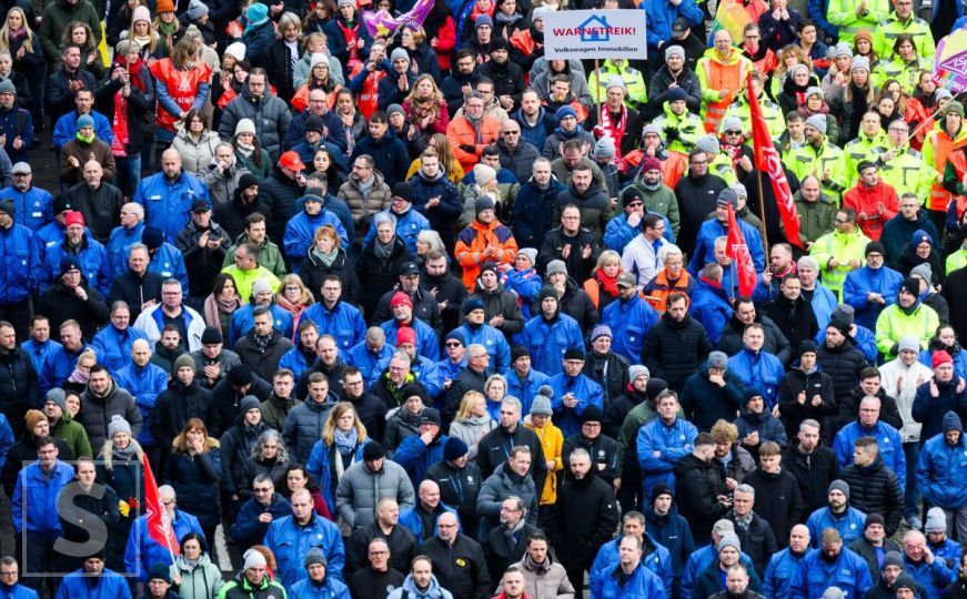 U Njemačkoj se ne mire s odlukama uprave: Desetine hiljada radnika posrnulog giganta izašlo na ulice