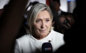 Pada vlada u Francuskoj? Marine Le Pen radi na tome