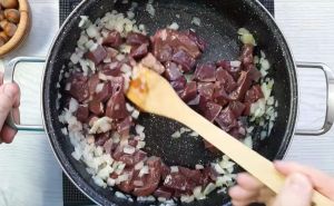 Kuhari otkrili tajnu: Jednu grešku svi ponavljamo kad pripremamo džigericu