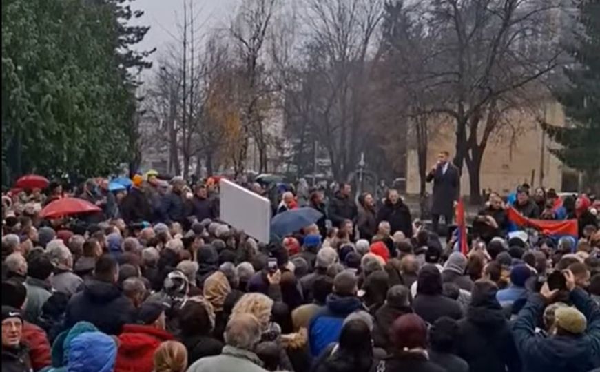 Počeo protest u Banjoj Luci: Draško Stanivuković održao oštar govor, okupljeni skandirali