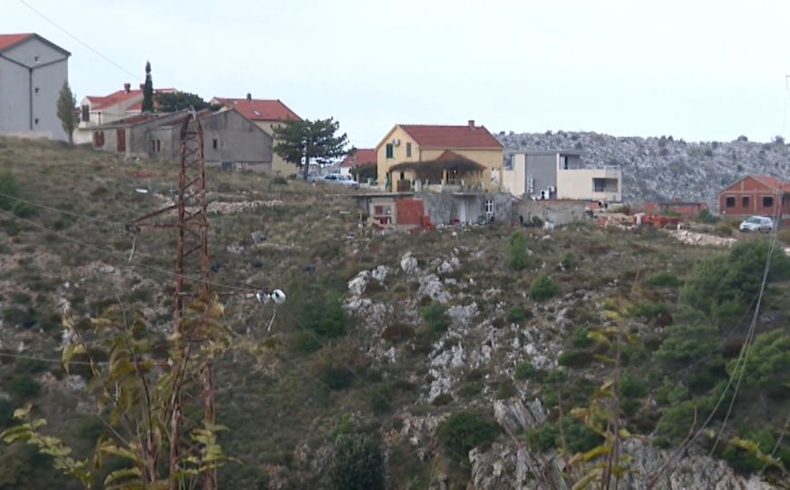 U naselju u BiH, nadomak Dubrovnika grade vile i bazene, a nemaju kanalizaciju