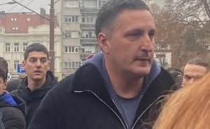 Dodikov poslušnik snimljen kako se svađa sa studentima u Beogradu: "Haj' dođi, ti što si rek'o!"